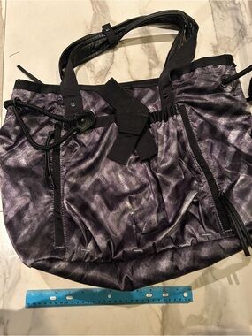 Lululemon athletica Women’s Shimmer black, gray purple Tote Bag very rare